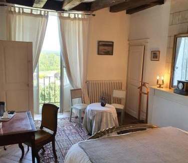 Loches Bed & Breakfast | LE PRESBYTÈRE DE LA CITE ROYALE DE LOCHES
