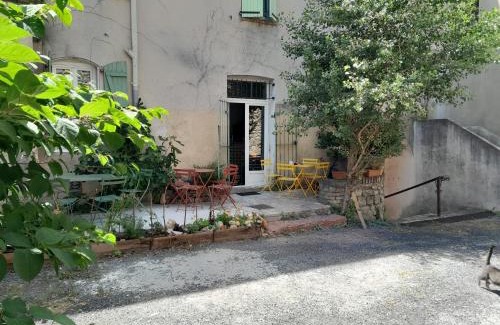 Saint-Florent-sur-Auzonnet Bed & Breakfast | LE PRIEURE