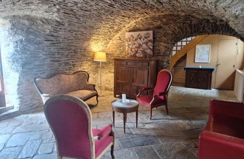 Comps-la-Grand-Ville Bed & Breakfast | Le Prieuré de Saint Sauveur