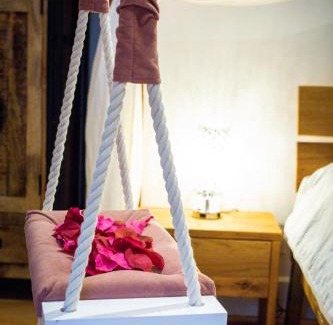 Verfeil House | LE PRIEURE - Suites romantiques spa privatif, piscine, jardin, massages proche de Toulouse
