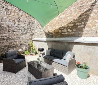 Chablis House | Le Ptit Gite de Chablis - Maison avec Cour en Centre-Ville