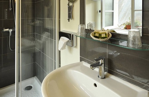Richelieu Hotel | Le Puits Doré – Hôtel Restaurant Logis