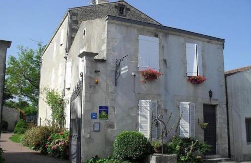 Courcon Bed & Breakfast | Le Puits Sainte Claire