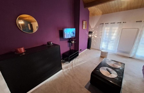Centre Ville Apartment | Le Purple - Centre Historique, Wifi et Netflix, Linge compris