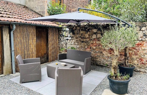Montlucon Apartment | Le Rétro Bohème ~ Comfort ~ Self Check-in