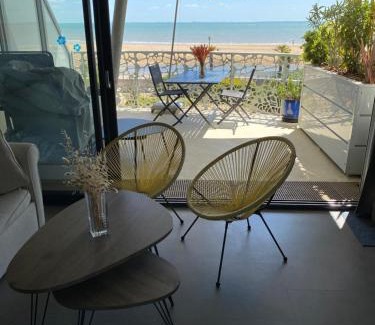 La Tranche-sur-Mer Apartment | Le Rêve, les pieds dans l'eau, face à l'Ile de Ré