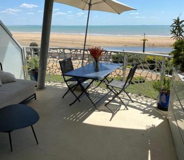 La Tranche-sur-Mer Apartment | Le Rêve, les pieds dans l'eau, face à l'Ile de Ré