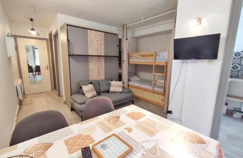 Bagneres-de-Luchon Apartment | Le reflet des montagnes, studio, centre Luchon, 4 personnes
