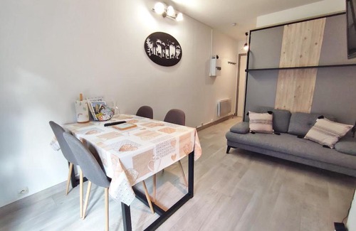 Bagneres-de-Luchon Apartment | Le reflet des montagnes, studio, centre Luchon, 4 personnes