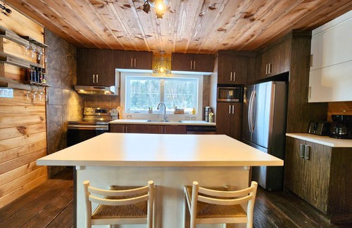 Papineau Regional County Municipality Ski Chalet | Le Refuge Étoilé - 1 min from federated snowmobile trails