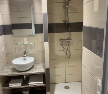 Beaumont-en-Veron Hotel | Le Relais Du Velors