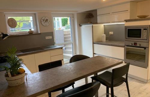 Haguenau Apartment | Le repos des escargots - Appartement 3 étoiles 1 à 6 personnes avec jardin ombragé et aménagé