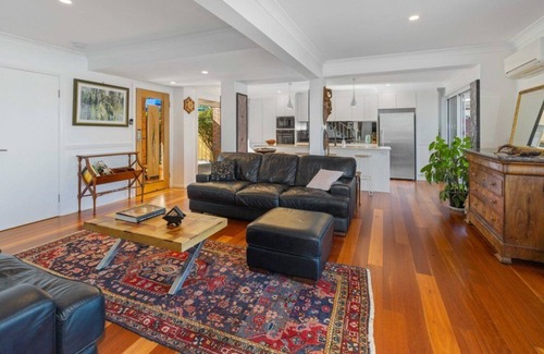 Port Macquarie House | Le Romance - waterfront, private jetty, kayaks, SUP