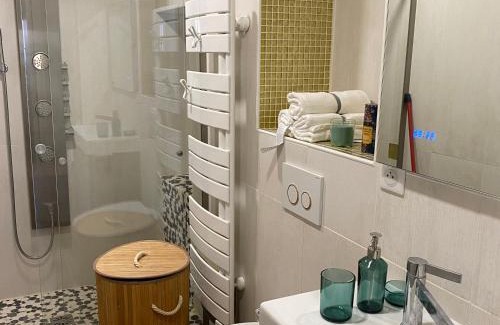 Charenton-le-Pont Apartment | Le Roofound - Porte de Paris - Métro à 5min - Entrée personnelle