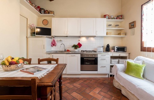 Santa Croce Apartment | Le Rose Siberine - Historical apartment, WI-FI, A/C , 2bdrs, 2bths, washer