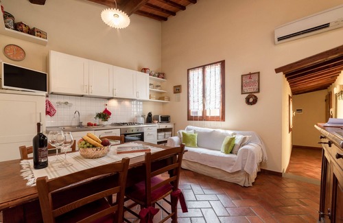 Santa Croce Apartment | Le Rose Siberine - Historical apartment, WI-FI, A/C , 2bdrs, 2bths, washer