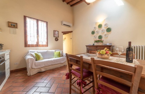Santa Croce Apartment | Le Rose Siberine - Historical apartment, WI-FI, A/C , 2bdrs, 2bths, washer
