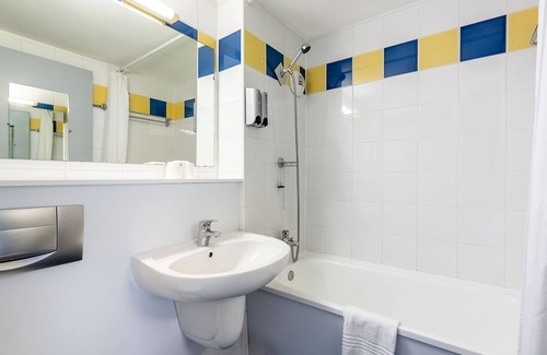 Saint-Laurent-des-Vignes Hotel | Le Roxane