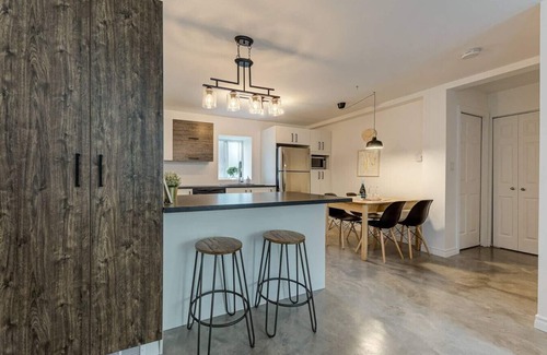 Quartier 5-4 Apartment | Le Royale - Havre de paix-Two Bedrooms