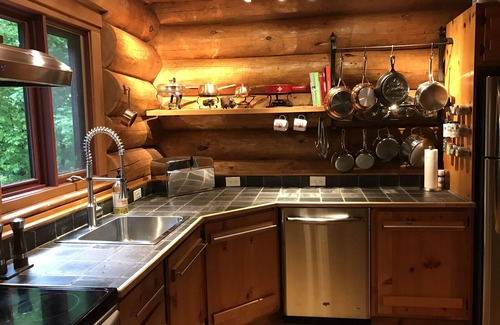 Lac Superieur Village Ski Chalet | Le Rustic Chic Cottage