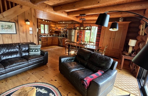 Lac Superieur Village Ski Chalet | Le Rustic Chic Cottage
