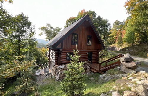 Lac Superieur Village Ski Chalet | Le Rustic Chic Cottage