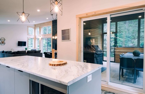 St-Adolphe-d'Howard Ski Chalet | Le Scandinave - Nordic Chalet w/Spa