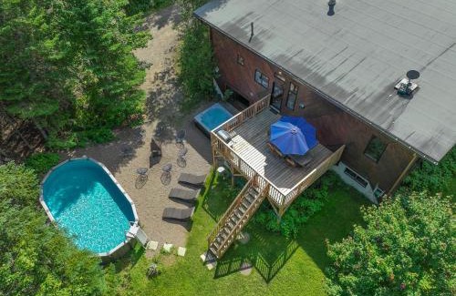 Val David Ski Chalet | Le Sculptural Exitchalets Spa & Pool