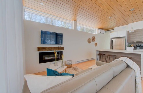 Pont-Rouge Ski Chalet | Le Shalom, spa, sauna et piscine chauffée
