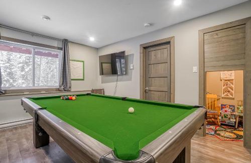 Saint-Faustin-Lac-Carre Apartment | Le Sous-Bois 1322 Billard et Spa