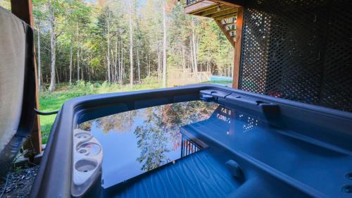 Saint-Faustin-Lac-Carre Apartment | Le Sous-Bois 1322 Billard et Spa