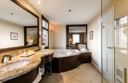 Laval Hotel | Le St-Martin Hotel & Suites Laval