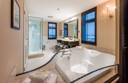 Laval Hotel | Le St-Martin Hotel & Suites Laval