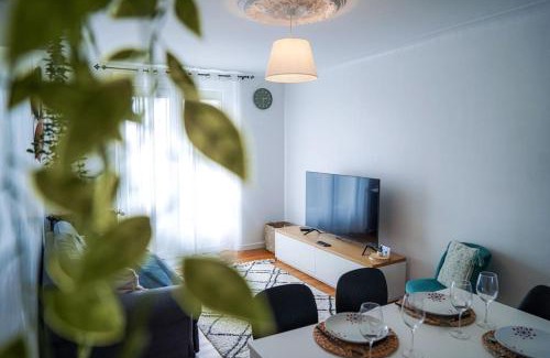 Chateauroux House | Le Straw' Berry Fibre Calme