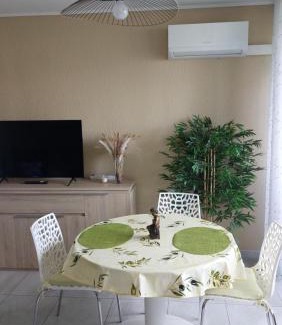Greoux-les-Bains Apartment | Le studio Belle Viste