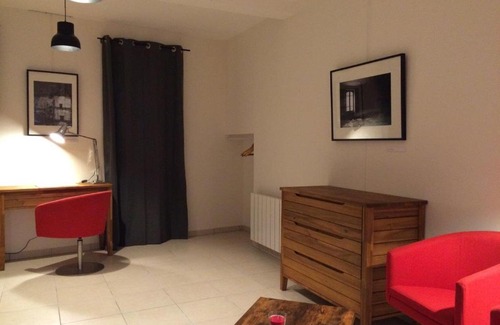 Auriac-sur-Vendinelle Apartment | Le Studio du Château