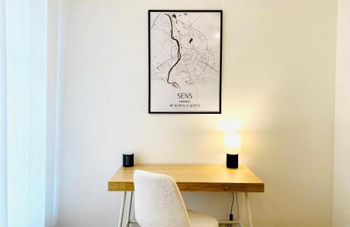 Sens Apartment | Le Subtil - By BEST KEYS - Élégance & Confort - 2 chambres séparées - Lit Queen Size - Smart TV Netflix - Machine à Café Nespresso - Proche Gare & Centre Ville - À 1H de Paris - WiFi Fibre - Check-in Autonome