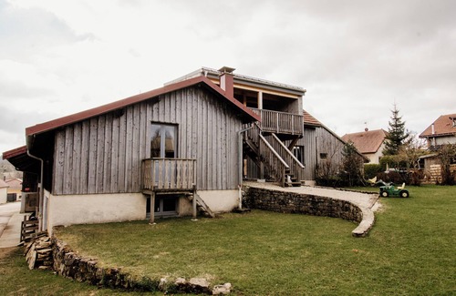 Les Hopitaux-Vieux Apartment | Le Suchet apartment in a 1798 Comtoise farmhouse