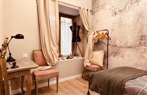 Romans-sur-Isere Apartment | Le Tailleur, centre historique, fibre, climatisation, ESS, rez-de-chaussée, BedinShop