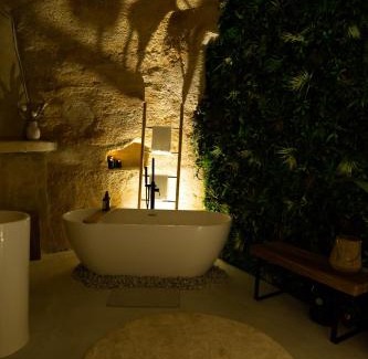 Doue-la-Fontaine Apartment | Le temps suspendu, Nuit sous la roche & jacuzzi