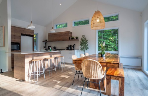Argenteuil Regional County Municipality Ski Chalet | Le Timothée | New chalet with pool/jacuzzi/Billard near Tremblant