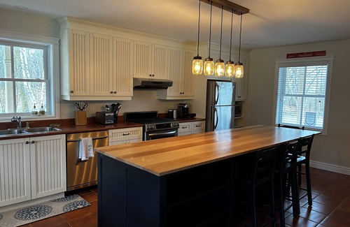 Sutton Cottage | Le Tournesol Cottage to rent near ski Mount Sutton