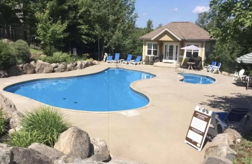 Saint-Faustin-Lac-Carre House | Le Townhouse 62 - New modern ski-in/ski-out just steps from beach and lake!