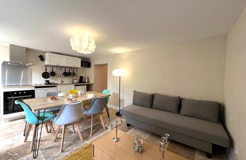 Montlucon Apartment | Le Troglodyte - Home Homy