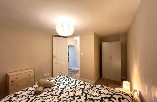 Montlucon Apartment | Le Troglodyte - Home Homy