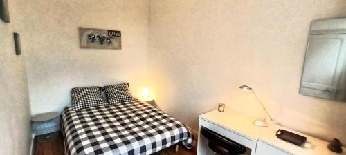 Tours Apartment | Le Turenne, T2 cozy et calme, wifi, tv, stationnement aisé