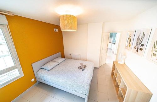 Venissieux Apartment | Le Vénissieux-spacieux 4 pers avec balcon parking
