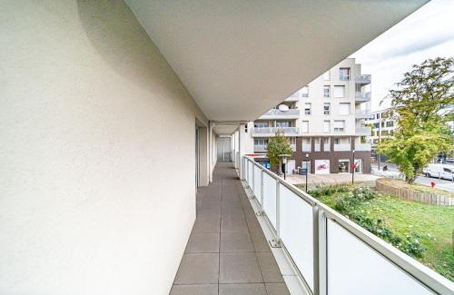 Venissieux Apartment | Le Vénissieux-spacieux 4 pers avec balcon parking