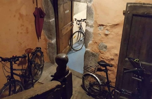 Le Puy-en-Velay Apartment | Le Vélo Rouge, apartment in the heart of the old town