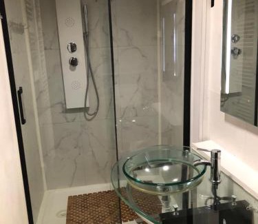 Aurillac Apartment | Le Victor HUGO 1G et sa pizza offerte
